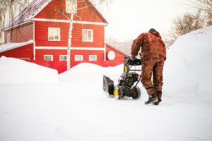 5 Reasons To Have Professional Snow Removal On Your Lawn