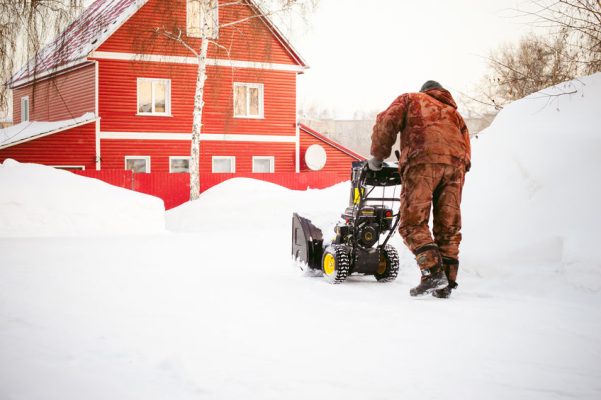 5 Reasons To Have Professional Snow Removal On Your Lawn
