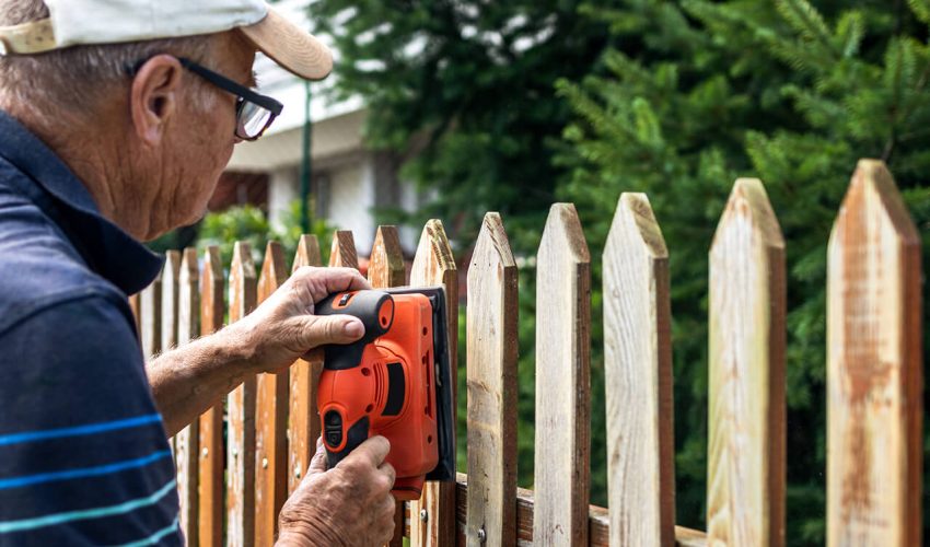 handyman_repairing_wooden_fence